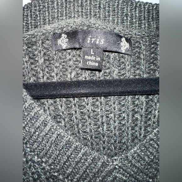 Preloved Knit Sweater - Picture 4 of 7